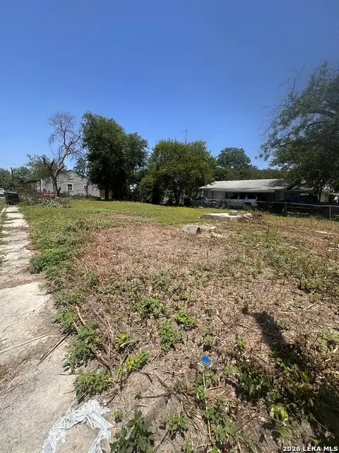 439 S San Ignacio Ave, San Antonio, TX 78237 - #3