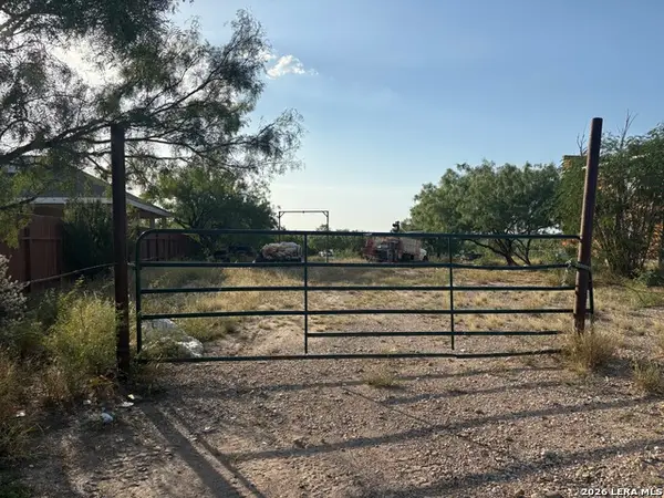 862 Wagon Wheel Rd, Eagle Pass, TX 78852