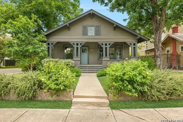 301 Queen Anne Ct, San Antonio, TX 78209
