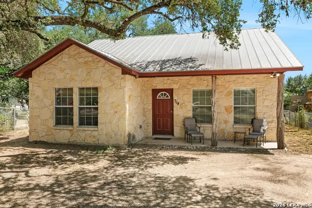 714 Houston, Pleasanton, TX 78064 - #2