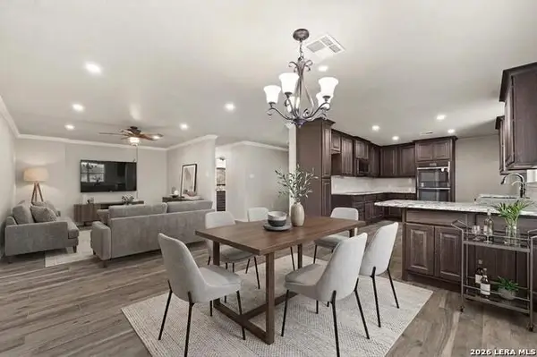 225 Cloudmont, Windcrest, TX 78239