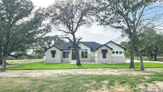 105 Pioneer Trl, Adkins, TX 78101 - #1