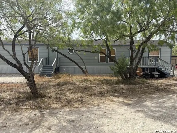 122 County Road 3052, Orange Grove, TX 78372