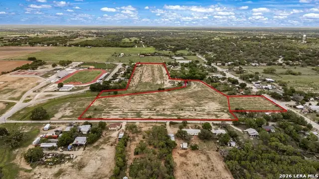 000 N Windy Knoll, Devine, TX 78016 - #2