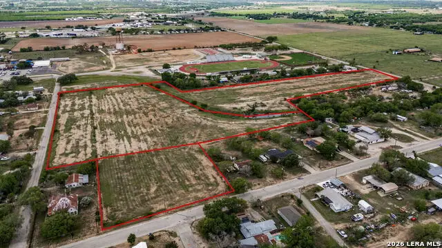 000 Colonial West, Devine, TX 78016 - #2