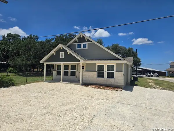 1071 Skyline Dr, Canyon Lake, TX 78133