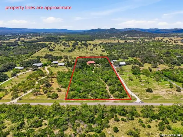 423 Kahn Rd, Rio Frio, TX 78879