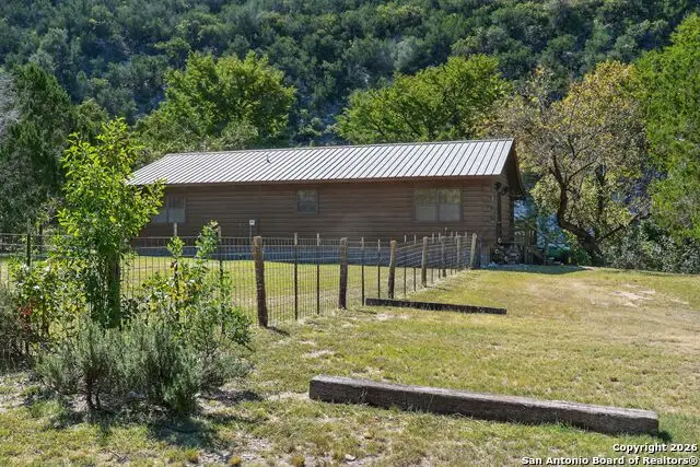 648 Bluffcreek Rd, Leakey, TX 78873 - #2
