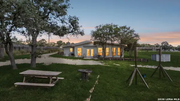 661 Hickory Forrest Dr, Seguin, TX 78155