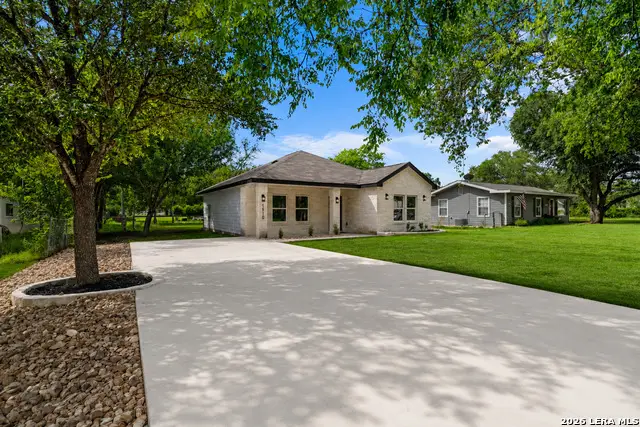1110 Florence St, Castroville, TX 78009 - #3