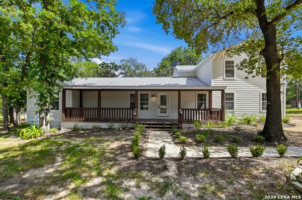 241 Oak Hollow Dr, La Vernia, TX 78121