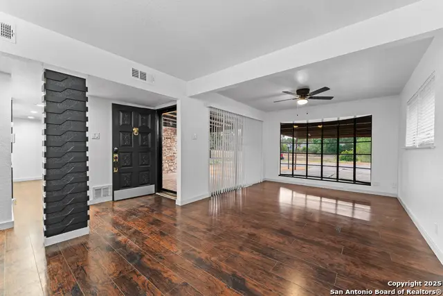 1638 W Ashby Pl, San Antonio, TX 78201 - #3