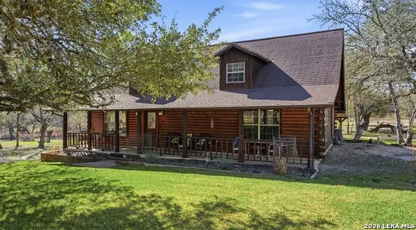 828 Shady Grove Ln, Adkins, TX 78101