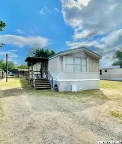 1606 The Lane St, Pleasanton, TX 78064