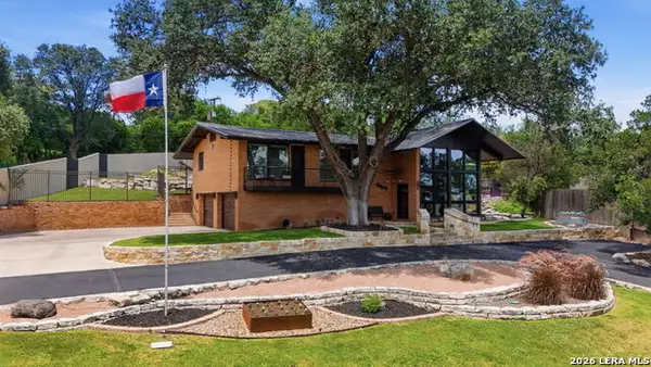 307 E Woodlake Dr, San Antonio, TX 78229
