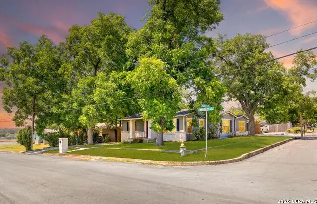 730 S Mesquite Ave, New Braunfels, TX 78130 - #2