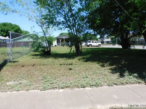 3827 Bay St, San Antonio, TX 78237