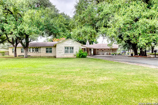 929 Black St, Uvalde, TX 78801 - #3