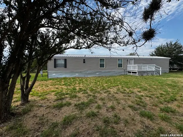 607 Jackson St, Pleasanton, TX 78064 - #2