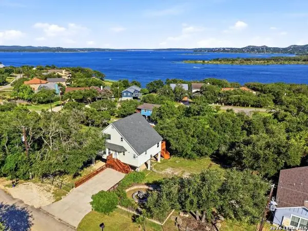 450 Stagecoach Dr, Canyon Lake, TX 78133