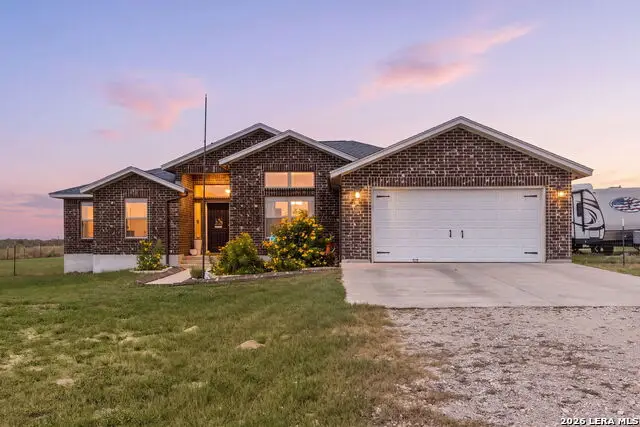 149 Lakeview Cir, La Vernia, TX 78121 - #1