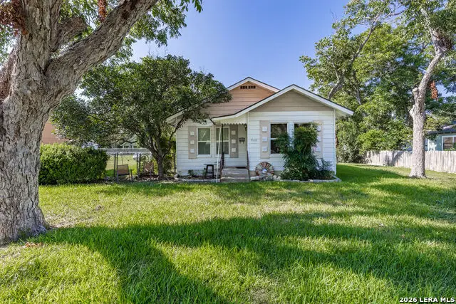 963 Bismark, Seguin, TX 78155 - #1