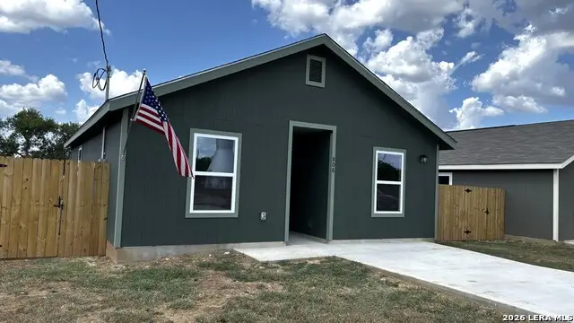 806 E 6th St., Nixon, TX 78140 - #1