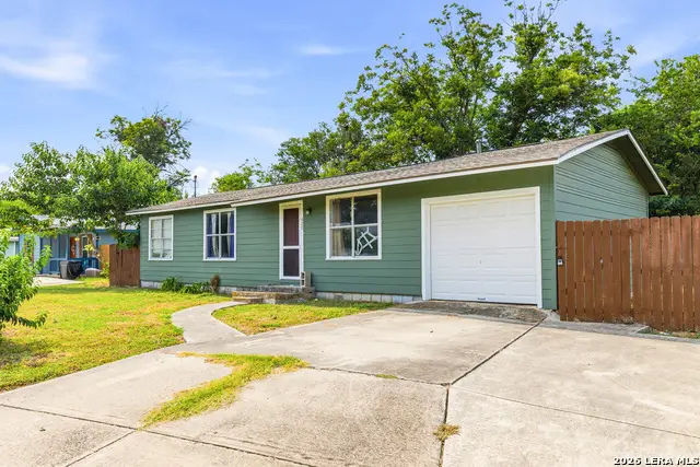 425 Riley, Seguin, TX 78155 - #1