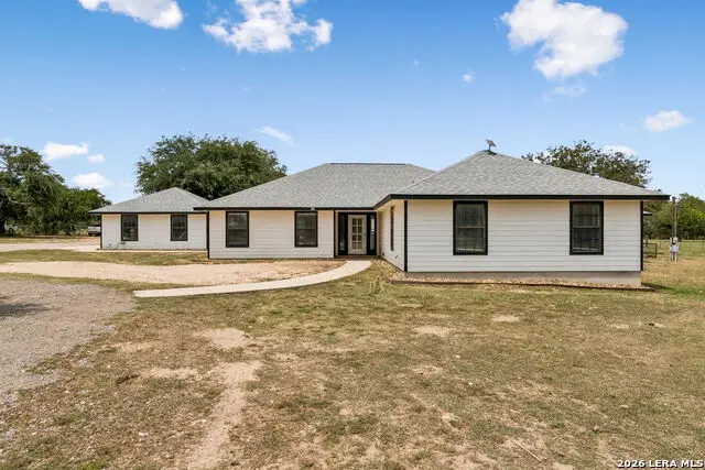 307 Broken Arrow, Floresville, TX 78114 - #2