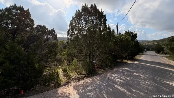 1086 Trail Pass, Canyon Lake, TX 78133