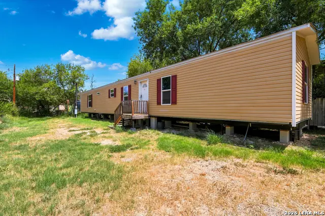 1117 Plum St, Floresville, TX 78114 - #3