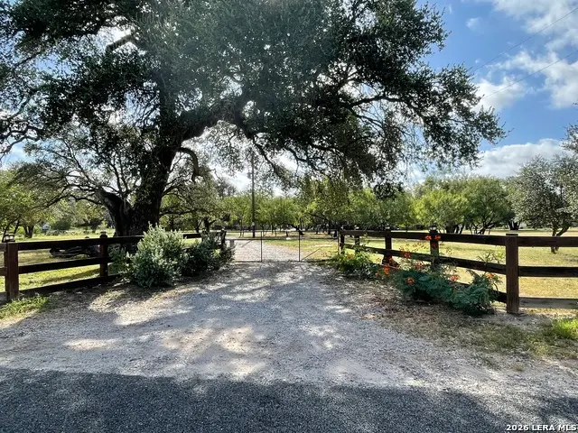 574 County Road 660, Devine, TX 78016 - #2