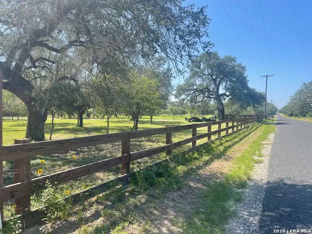 574 County Road 660, Devine, TX 78016 - #3