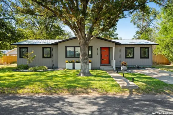904 N Orange St, Fredericksburg, TX 78624