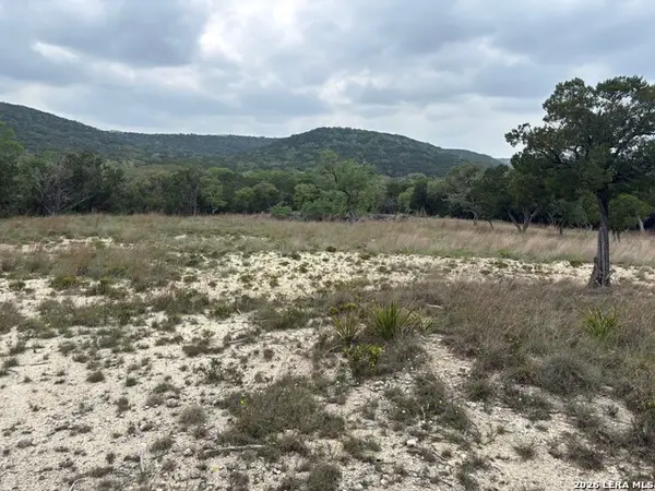 595 Canyon Frst, Helotes, TX 78023