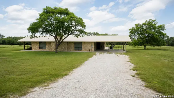 2307 Cr 359, Utopia, TX 78884
