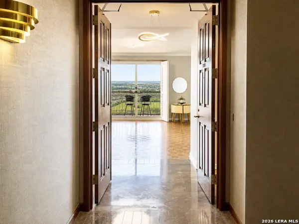 1 Towers Park Ln #2304, San Antonio, TX 78209