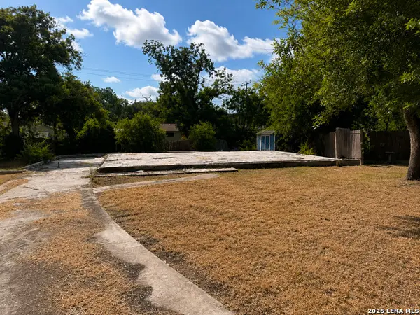 5042 Frank Borman Dr, Kirby, TX 78219