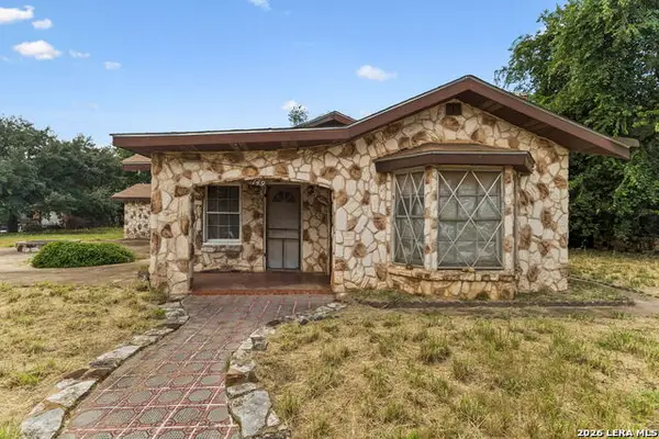 149 S Woodlawn St, Pearsall, TX 78061