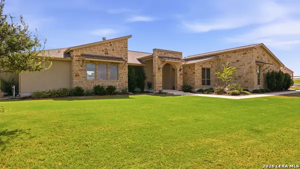 263 Triple R Dr, La Vernia, TX 78121