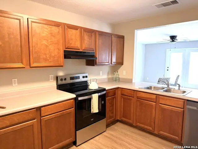 608 Roosevelt Dr, Seguin, TX 78155 - #3
