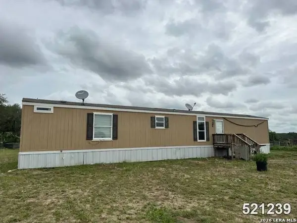 116 Sandy Ridge Dr, Poteet, TX 78065