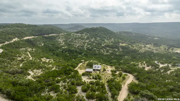 900 Lehmann Dr, Center Point, TX 78010