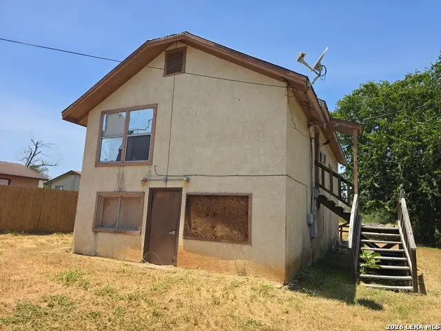 605 E, Floresville, TX 78114 - #1