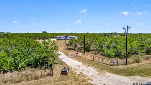 3660 Bluntzer Rd, Jourdanton, TX 78026