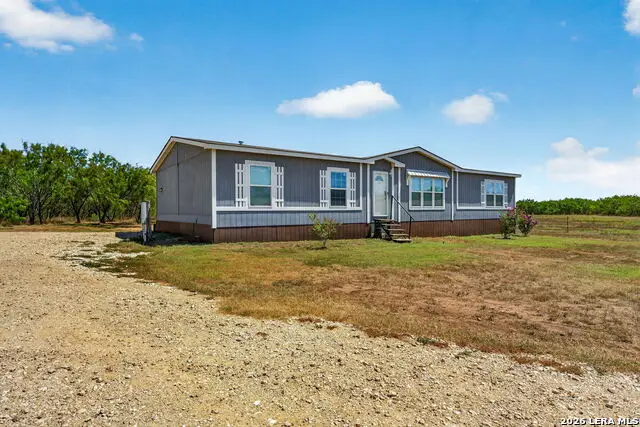 3660 Bluntzer Rd, Jourdanton, TX 78026 - #3