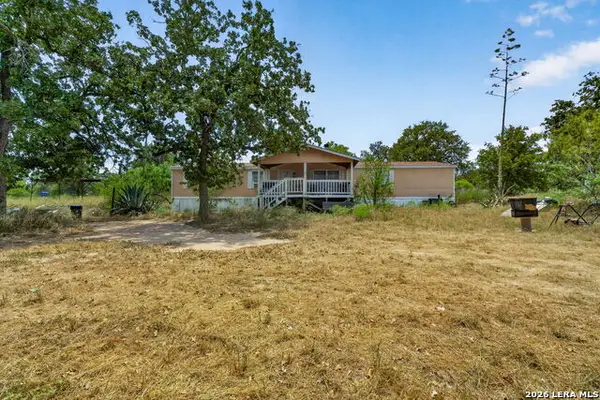 230 Molly Dr, Lytle, TX 78052