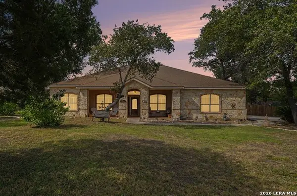 438 Rosewood Dr, La Vernia, TX 78121