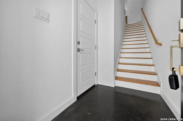 1735 W Gramercy Pl #302, San Antonio, TX 78201 - #3