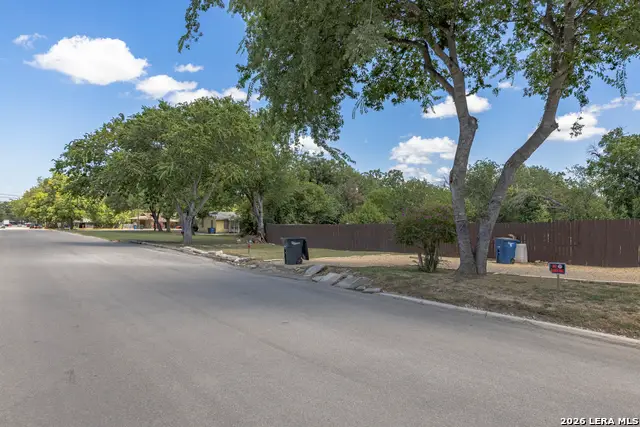 355 S Plum Ave, New Braunfels, TX 78130 - #3
